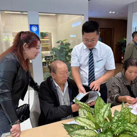 兴业银行济南泉城支行开展反假货币宣传月活动