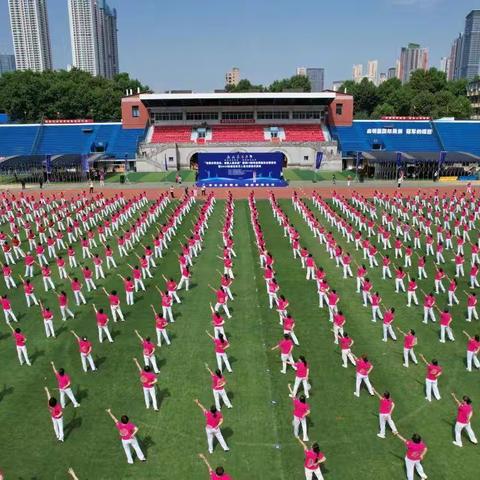 万人舞动江城韵，柔力球里展风华——湖北省柔力球万人快闪活动武汉主会场掠影