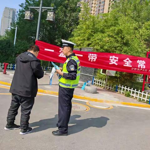 网格员在行动——交通安全进社区 警民互动零距离