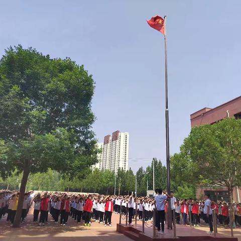 文明礼仪润于心 行为规范践于行——遥观中心小学升旗仪式三（1）中队