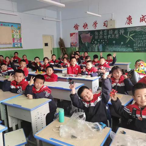 组装童年的快乐：小积木搭出的世界