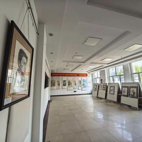 丹青绘华诞 邮韵暖重阳-----抚顺市老干部大学庆国庆迎重阳工笔画素描集邮展暨何氏眼科公益义诊