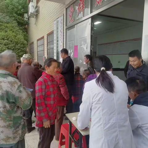 文明实践暖心间    健康生活话温情