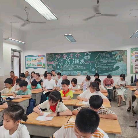 “聚焦课堂 ，共研提质之道 回归本真 ，探寻教学真谛” ——童军华名师工作室活动纪实