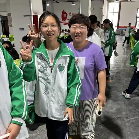 初一学生家长 ﻿陪餐之旅