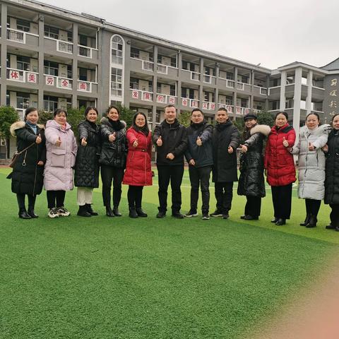 名师引领启新程，携手共进促成长——龙岩市小学数学林辉名师工作室启动仪式暨第一次“送教送培”研训活动