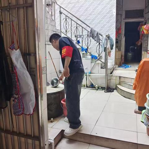 那大镇大同社区开展“清洁家园  防蚊灭蚊”基孔肯雅热、登革热疫情防控工作