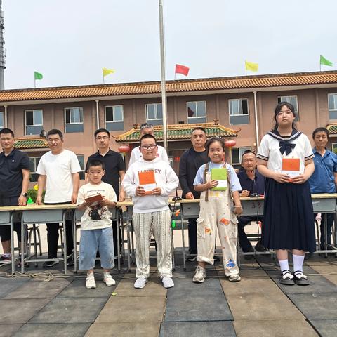 ‘‘红领巾 爱祖国”“我们的节日” ——南良庄小学‘‘庆六一’’亲子趣味运动会