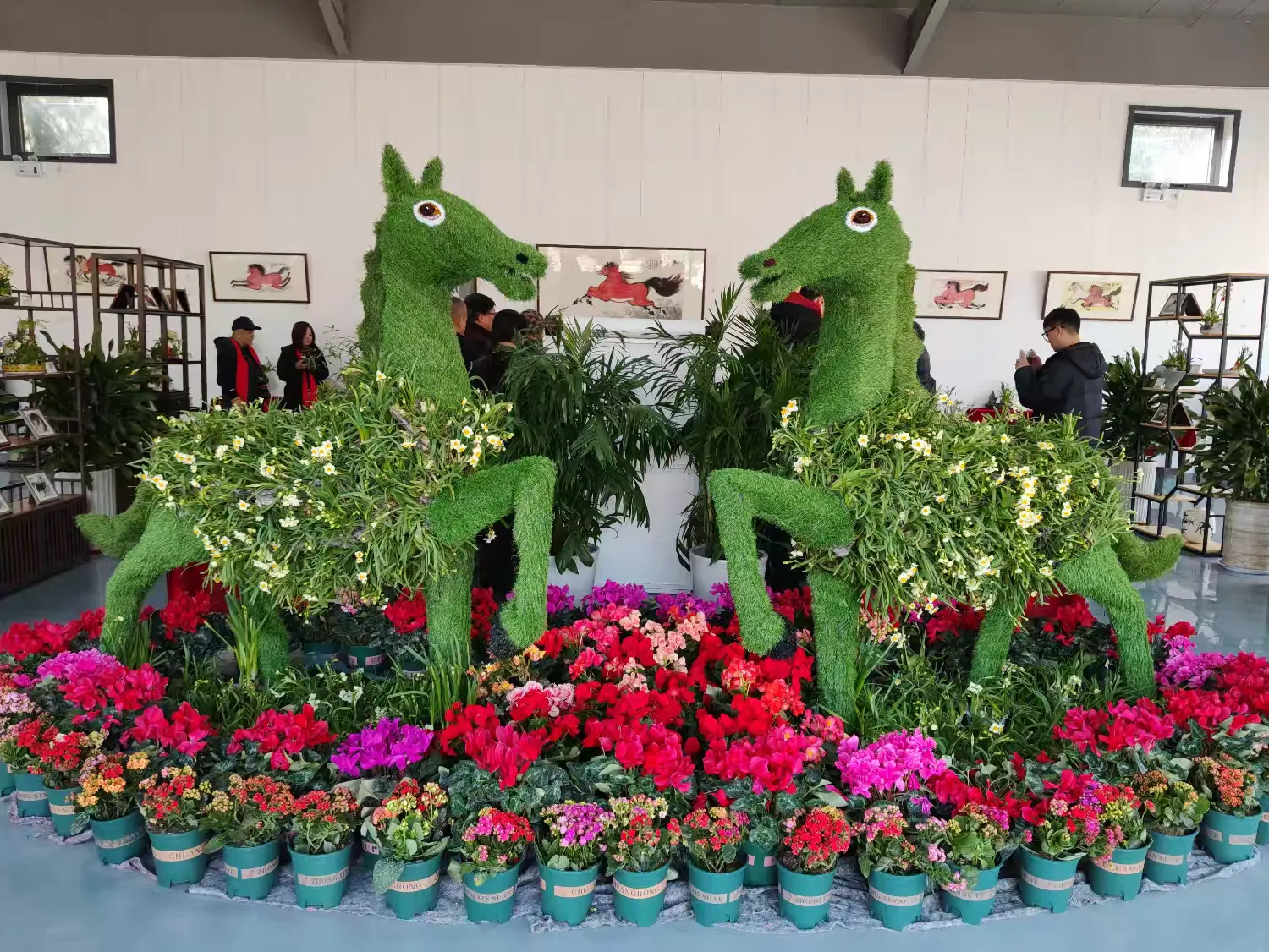 简篇-巧手琢仙韵 骏马迎新春——千佛山十方草堂双展活动圆满举行