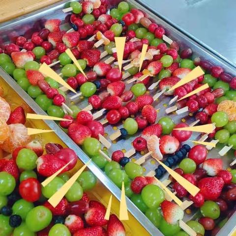 观山湖区第十三幼儿园小班组食育课程--《冰糖葫芦》