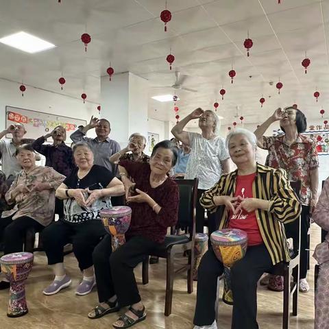 【德亨仁厚乐龄学堂九月第3课】银发族奏响《黑桃A》，非洲鼓点燃别样晚年！