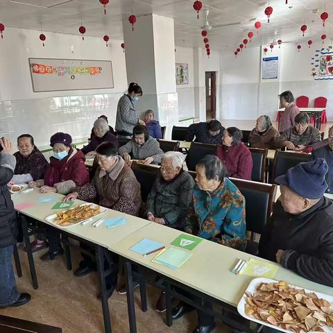 【德亨仁厚乐龄学堂十二月第4课】手工课：当银杏黄遇上圣诞绿 | 德亨养老院的金色圣诞季