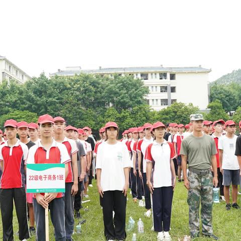 军训苦练，慢慢蜕变——记录军训第二、三天