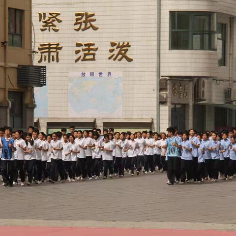 青春律动燃爆校园 方阵铿锵凝聚力量——郑州63中2025年方阵跑比赛圆满收官