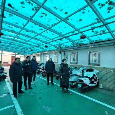 寒冬雪日巡查忙 筑牢校园安全墙 ——我校领导深入校园排查雪天安全风险