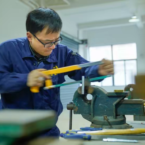 2026年人社部的《钳工》证书报考流程指南