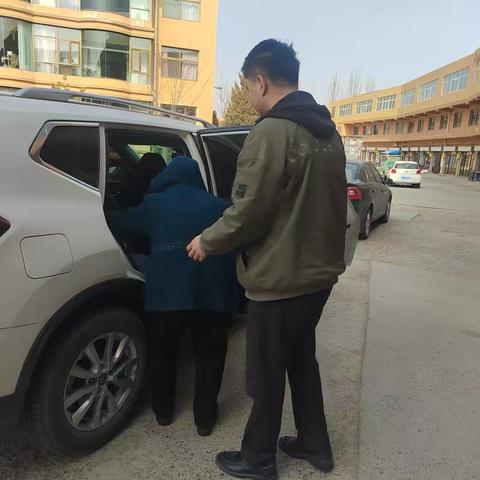 温情上门解民忧 适老服务暖夕阳——农行定边新区支行贴心服务老年客户获赞