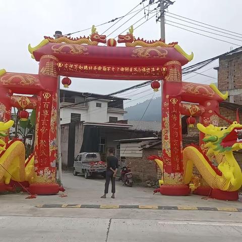 庆祝华安县沙建镇日新村万和楼关帝庙玄天上帝回武当山谒祖进香 农历3月16日早8点到门口山接香 届时诚邀社会各界人士前来观看，逗阵欢喜迎热闹！