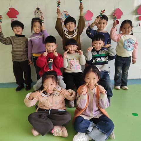 嘉祥县实验小学附属幼儿园中心花园中三班“音你精彩，乐在其中”主题活动