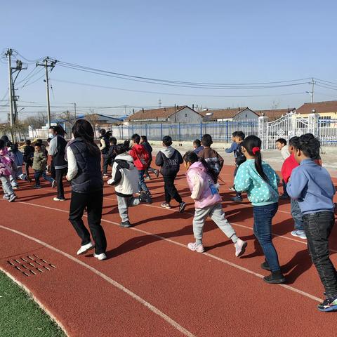 迎宾小学——“两操一课一作业”汇报