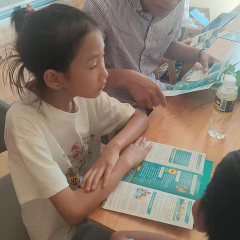 东英镇民政服务站开展关爱儿童服务政策宣传活动