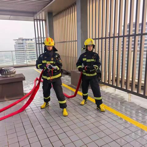 金茂九路消防救援站开展高层建筑效能测试 筑牢安全防线