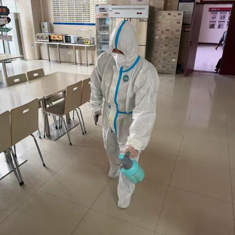 金茂九路消防救援站开展换季流感消杀 筑牢营区健康防线