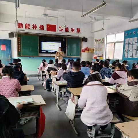 教有所得，研有所获。———白元镇省元头学校组织了数学听课评课活动。