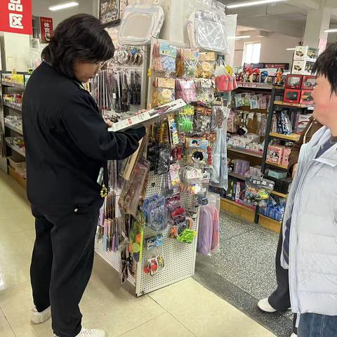 临潼区市场监管局栎阳所开展学生用品质量安全及出版物经营专项检查