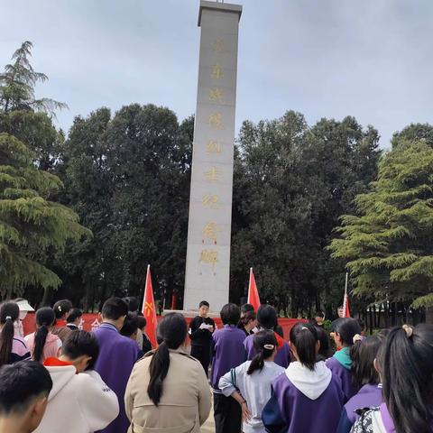 童心向党祭英烈 红色精神代代传 ——社旗县桥头镇第二中心小学 “清明祭英烈”教育实践活动