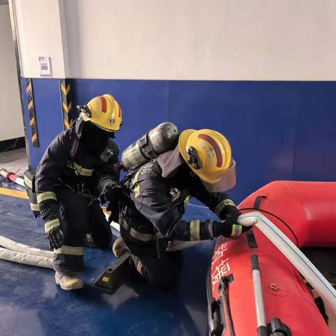 【临沂支队】沂河新区大队开展模拟黑暗浓烟及狭窄空间环境下紧急避险安全专项训练