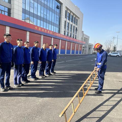 【临沂支队】沂河新区大队开展攀登挂钩梯训练