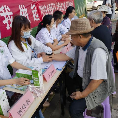 槐荫区腊山街道王府庄村开展红领医养进农村健康查体活动