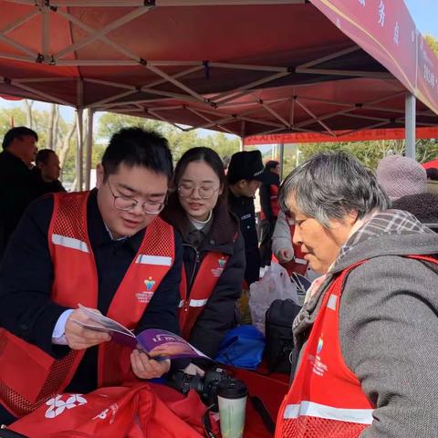 以服务为基础，以责任为基石，建设银行掀起“学雷锋”志愿服务热潮