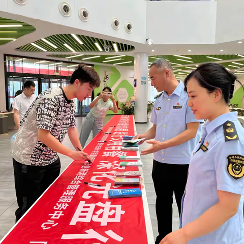 粒米虽小君莫扔 勤俭节约留美名——市监沣西新城分局高桥市场监管所开展“文明餐桌 光盘行动”倡议签名活动