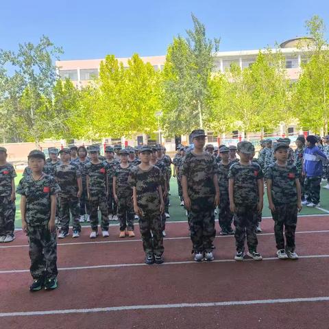 2025年运城市第二实验中学五（1）班军训第二天纪实