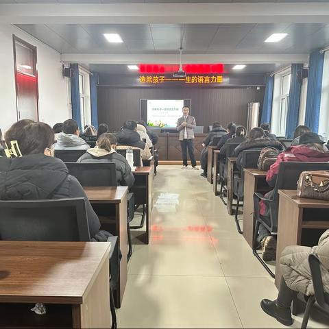 迎宾街道农科路社区开展“创卫宣传进社区，家庭教育访万家”系列专题宣讲活动