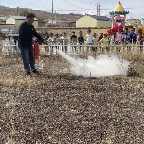 防踩踏筑安全——唐谷镇阿血儿幼儿园防踩踏安全演练