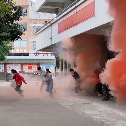 “开展安全演练  筑牢安全底线”——港北一中开展2024年春季期消防应急疏散演练活动