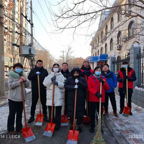 扫雪除冰暖人心