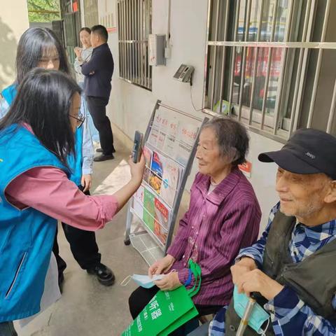 【微心愿 我帮办】高龄复审进小区 贴心服务零距离