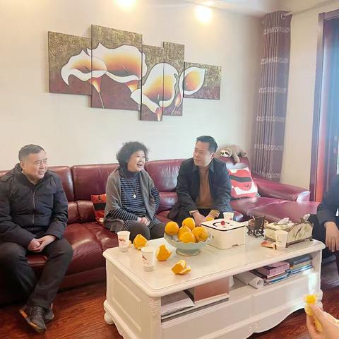 节前慰问送关爱 最是岁寒情暖时——长治市政务服务中心开展“寒冬送暖 情系桑榆”慰问活动