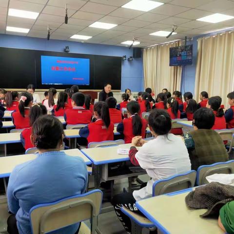 青石实验小学青石街校区召开4月份学校后勤工作会议