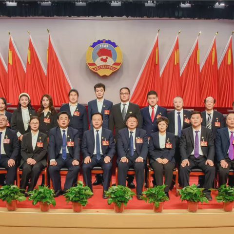 委员勇担使命·共绘发展新篇——政协第八委员学习小组参加全会实况