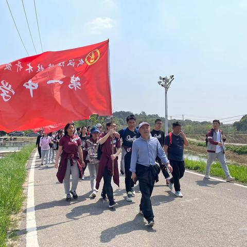 用脚步丈量意志 用青春谱写芳华——武汉经开区一中综合实践活动课程之环湖拉练