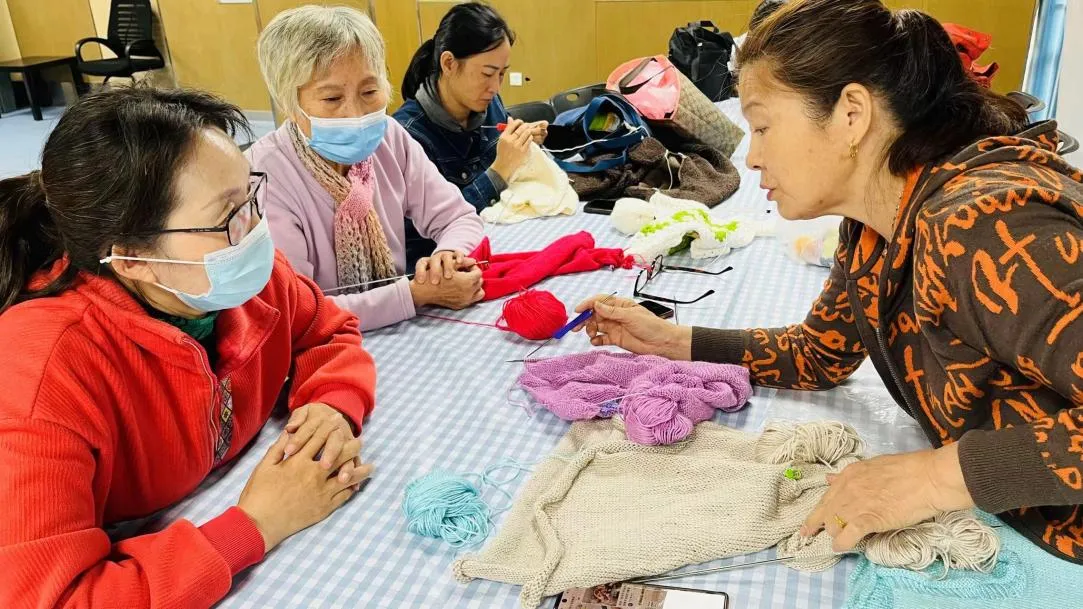 简篇-“心织巧编”——凤凰社区非遗手工编织活动
