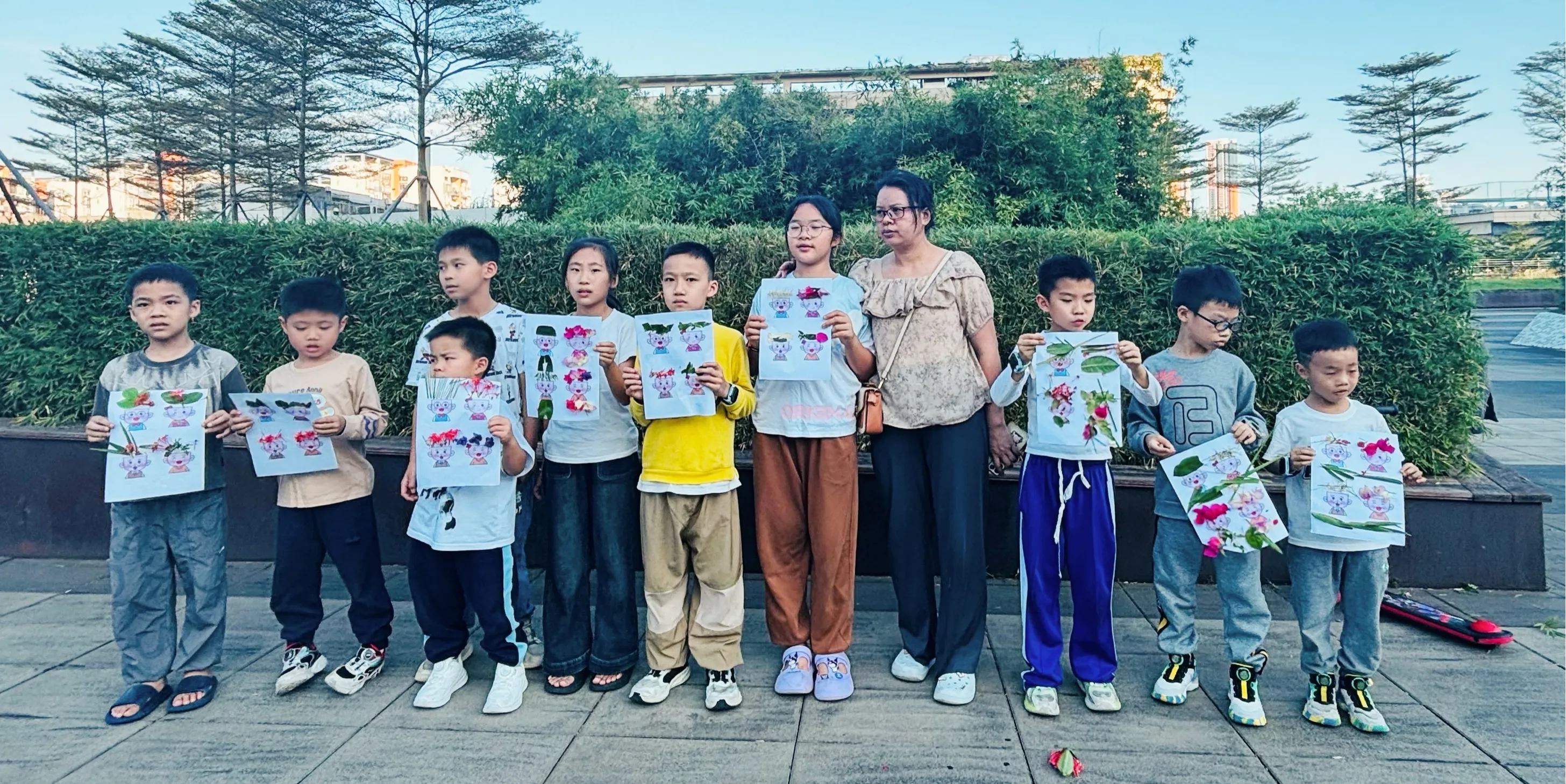 简篇-凤凰社区“亲子共读,悦享童行”户外阅读+自然创作解锁成长新体验