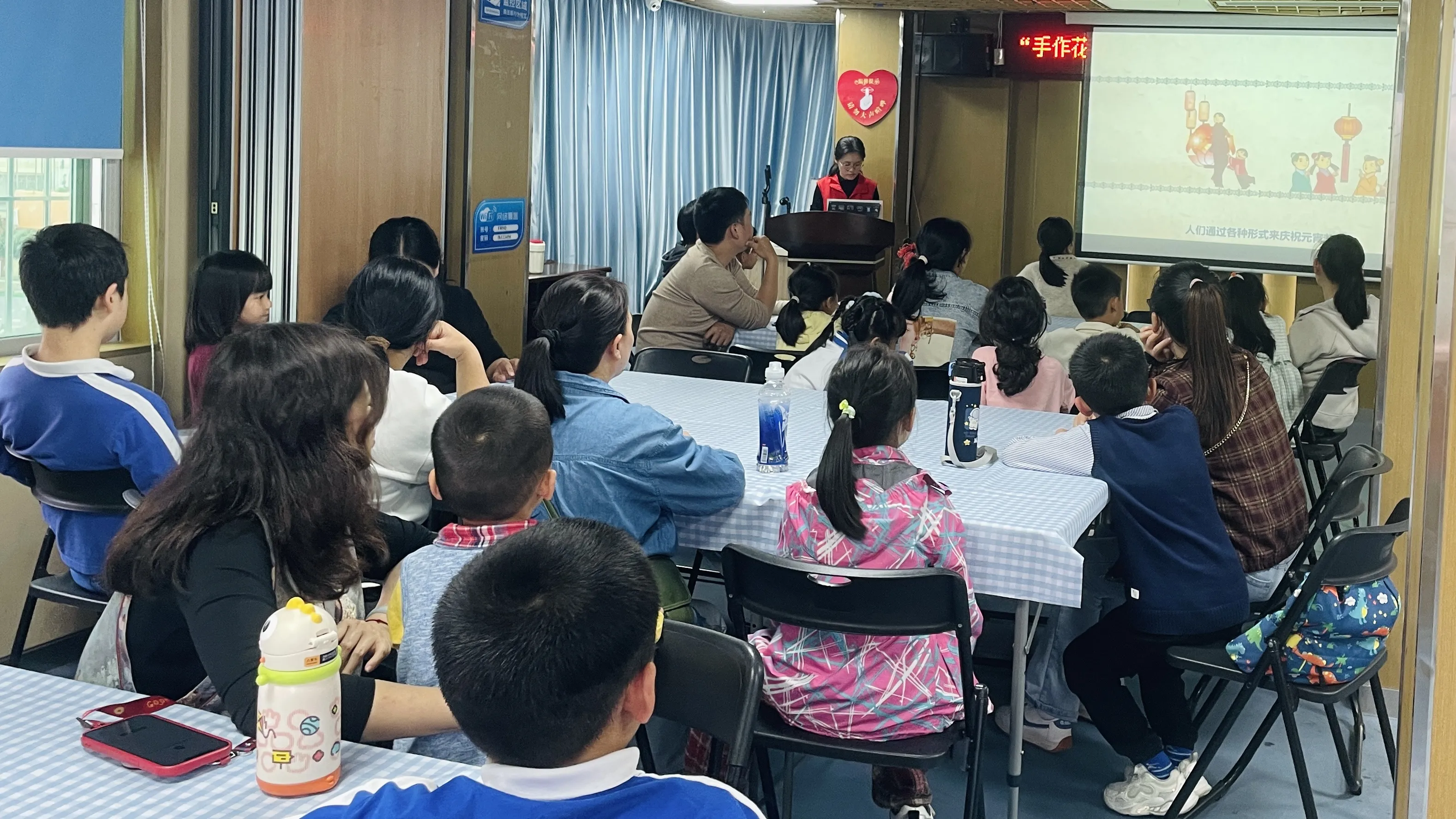 简篇-手作花灯闹元宵 亲子同乐传文化
——凤凰社区元宵节主题活动圆满举办