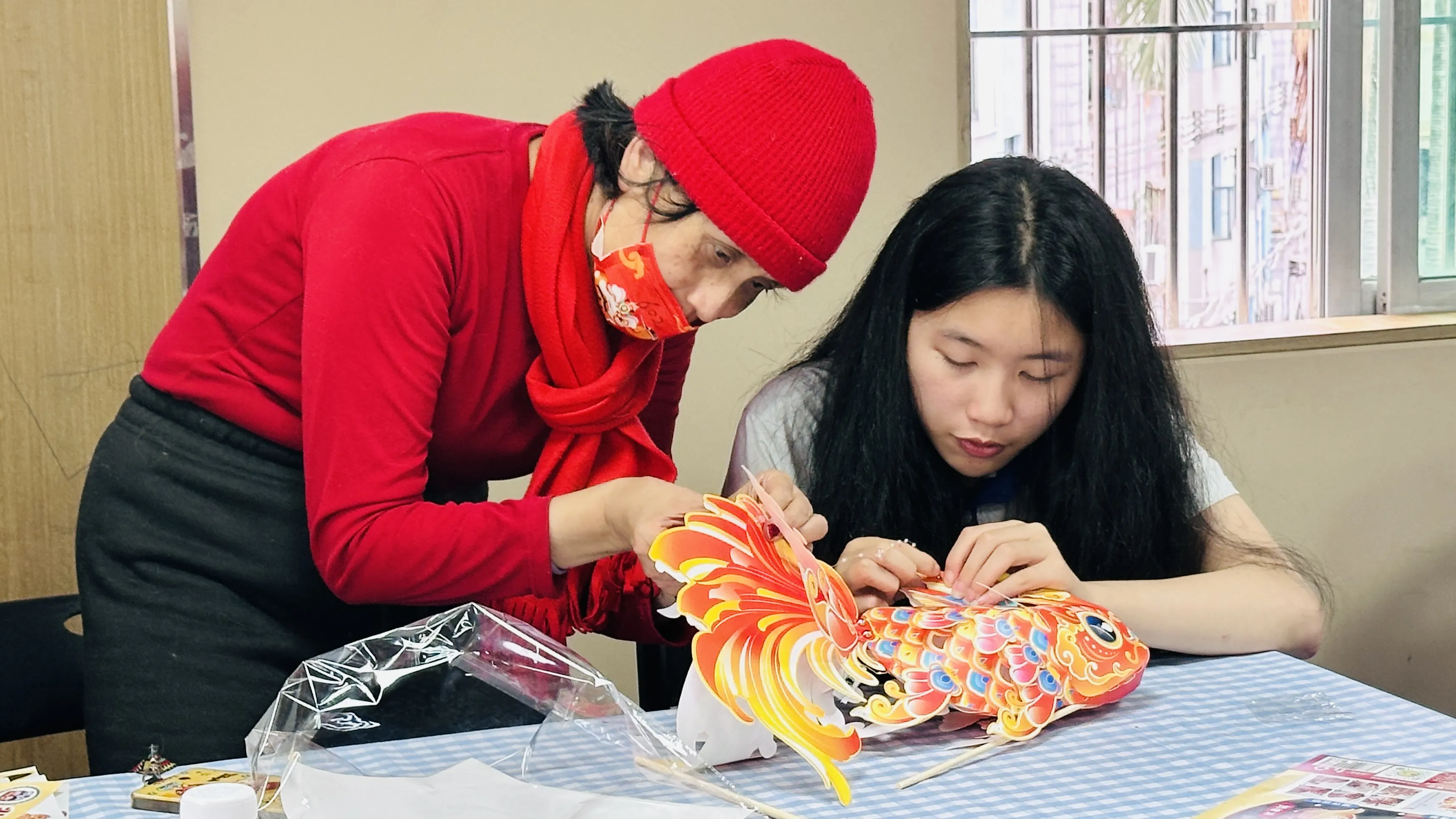 简篇-手作花灯闹元宵 亲子同乐传文化
——凤凰社区元宵节主题活动圆满举办