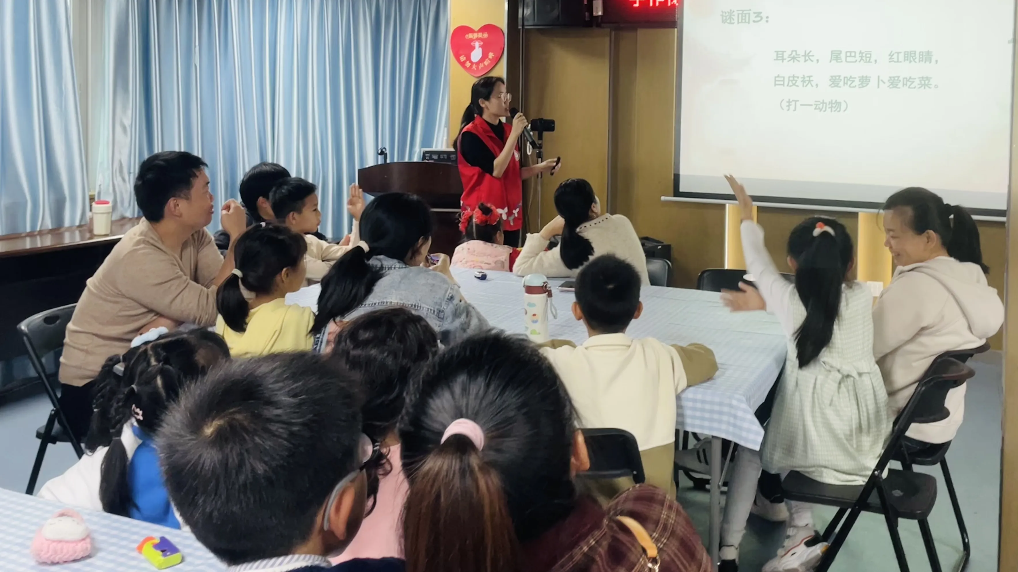 简篇-手作花灯闹元宵 亲子同乐传文化
——凤凰社区元宵节主题活动圆满举办